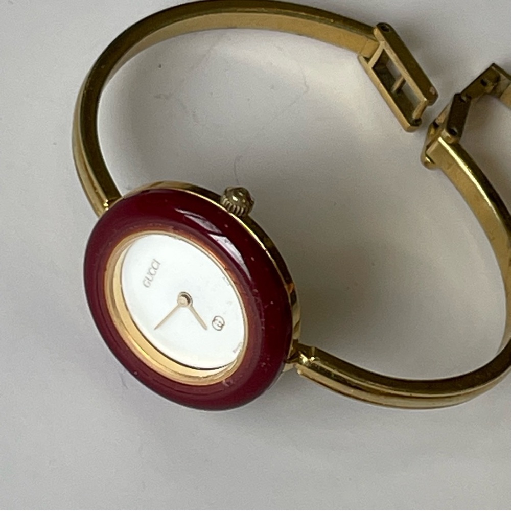 Women’s vintage Gucci gold bangle watch and maroon bezel 90s fits 6 6.5 wrist